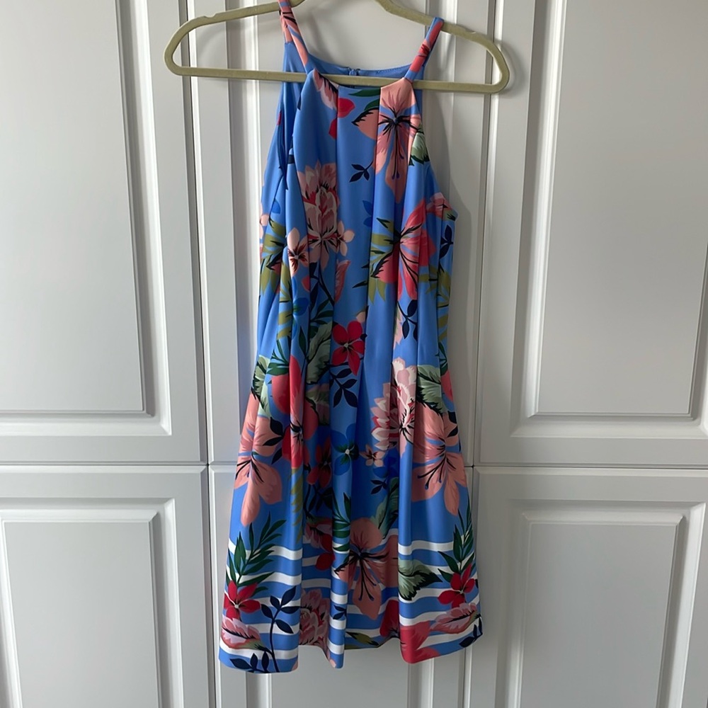 WORN ONCE Vince Camuto mini dress, with floral pattern.